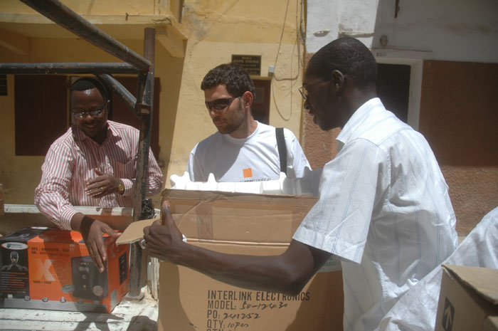 don de materiel de l'espagne pour la commune de saint louis du senegal